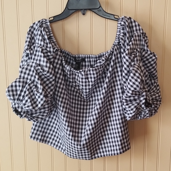 Forever 21 Tops - NWT Forever 21 off shoulder top black and white